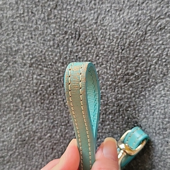 Dooney & Bourke Disney collab very rare wristlet, black & white newspaper print - Picture 7 of 8